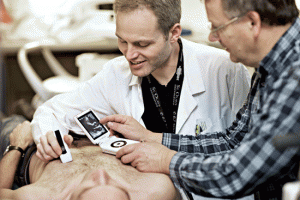 Pocket-sized ultrasound (Vscan) in use. (Photo Geir Mogen/NTNU)